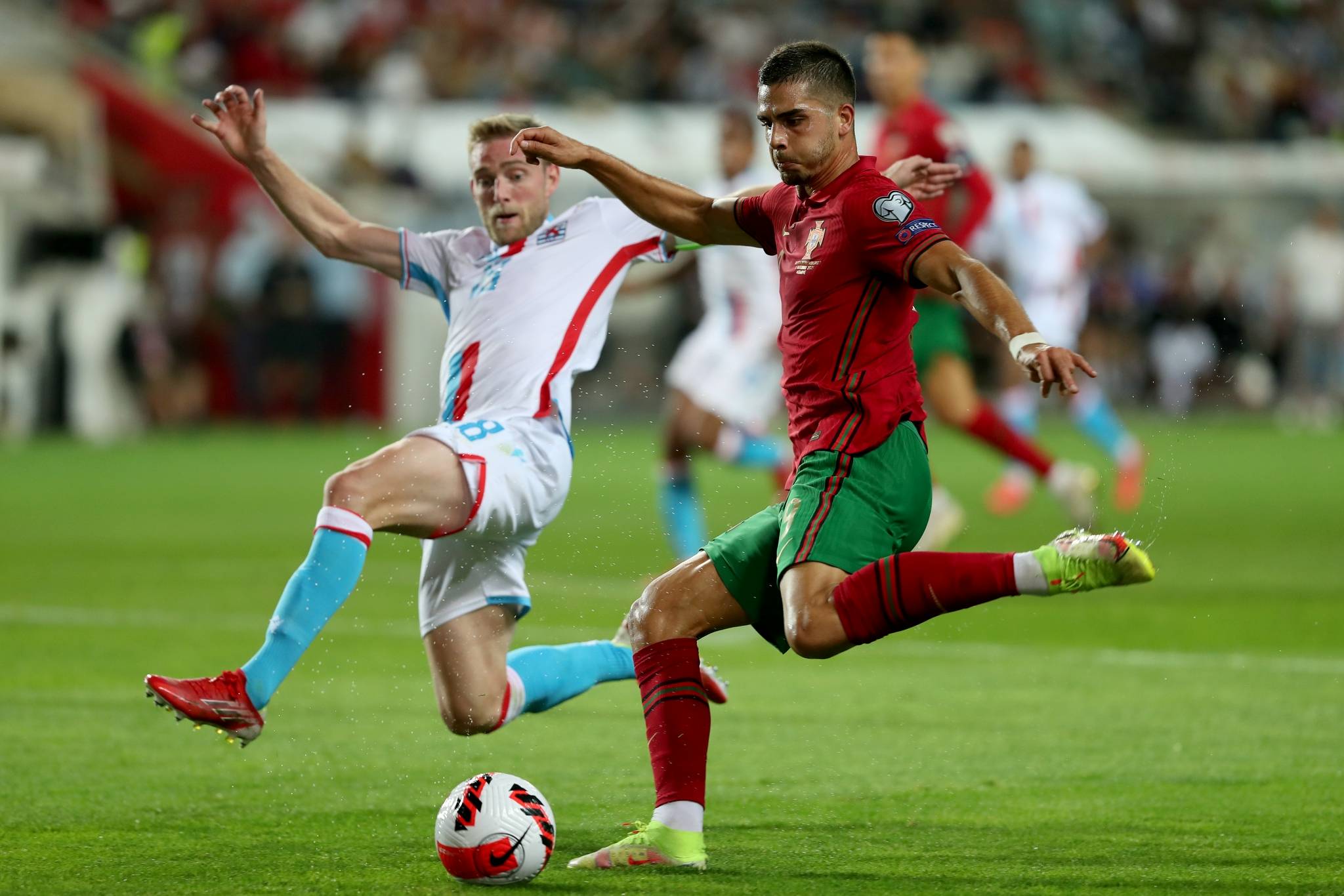 波兰足球明星在国际锦标赛中实现突破 波兰足球明星在国际锦标赛中实现突破