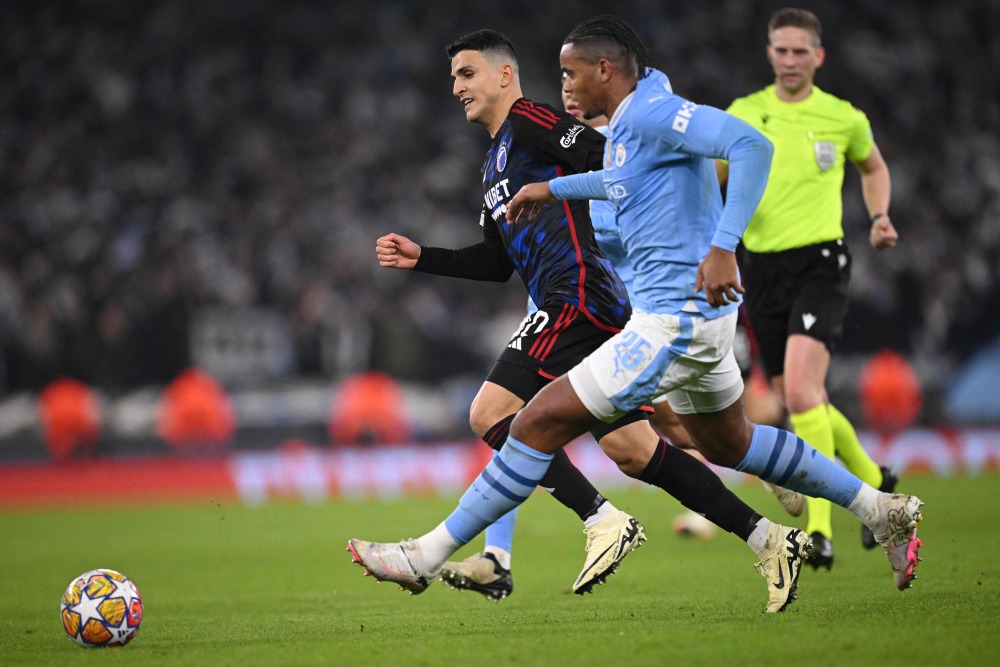 曼城主场全胜，锁定晋级八强