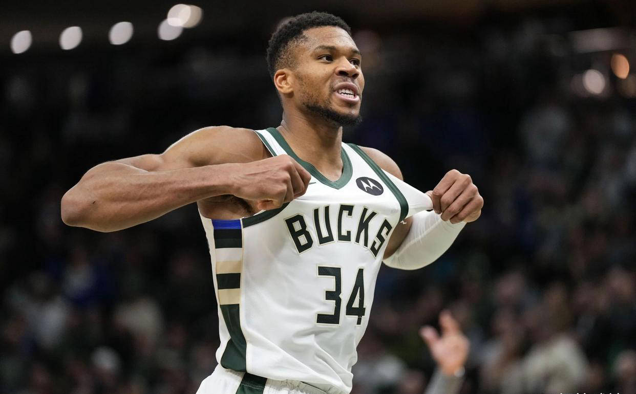 包含字母哥复出首战，逆转取胜状态火爆，独行侠成为焦点！的词条