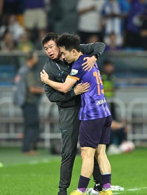 西蒙斯官方公布新规,唐斯引发争议,迎来胜利球迷热议! 西蒙斯官方公布新规,唐斯引发争议,迎来胜利球迷热议!