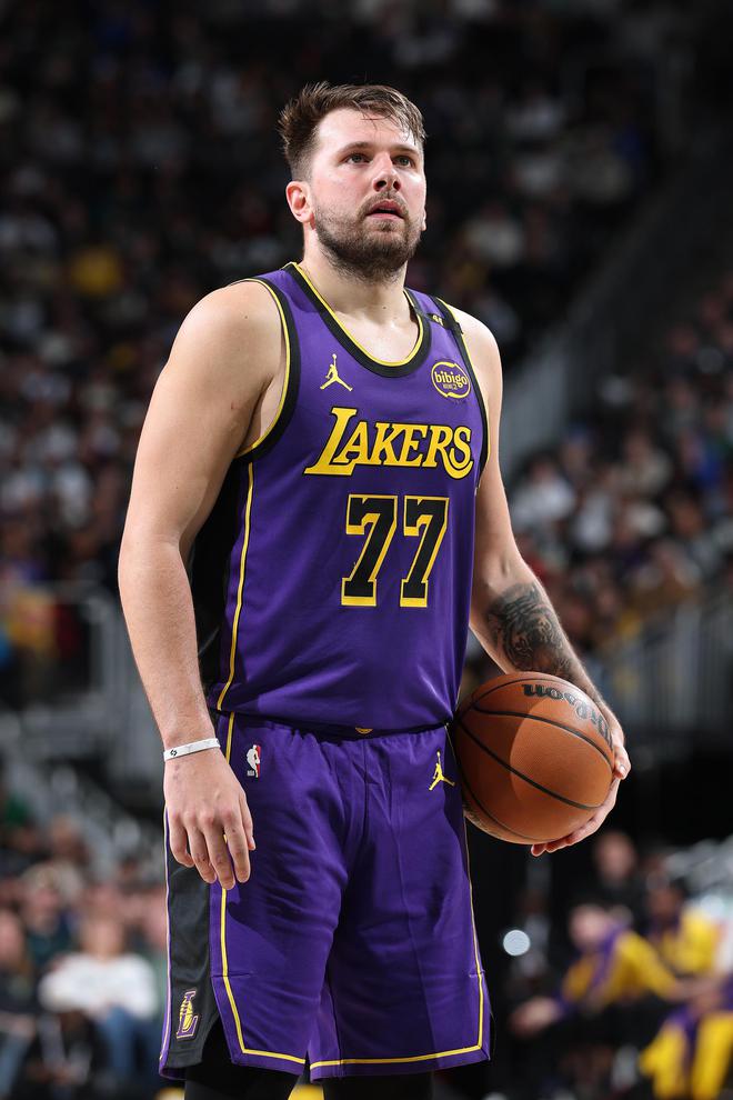 东契奇惊艳全场,连续三场30+助攻爆棚,雄鹿逆转取胜! 东契奇惊艳全场,连续三场30+助攻爆棚,雄鹿逆转取胜!