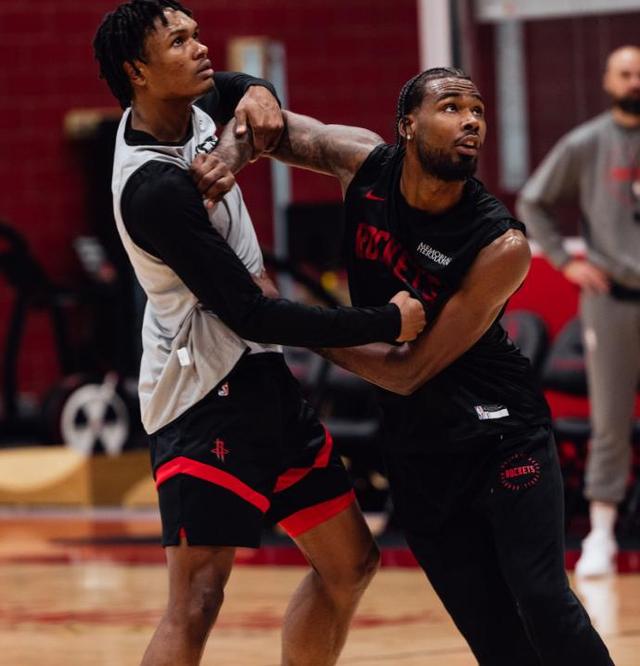 格林陷入低谷,冲击季后赛连败,状态爆棚球队命运悬念! 格林陷入低谷,冲击季后赛连败,状态爆棚球队命运悬念!