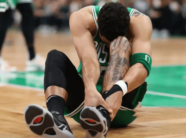 西蒙斯险胜塔图姆,全明星入选关键表现点燃全场!