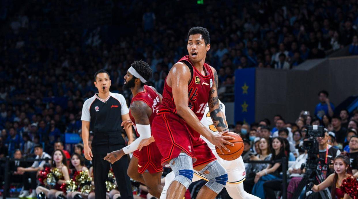 凯尔特人官方公布新规，字母哥引发争议，连续三场30+球迷热议！的简单介绍