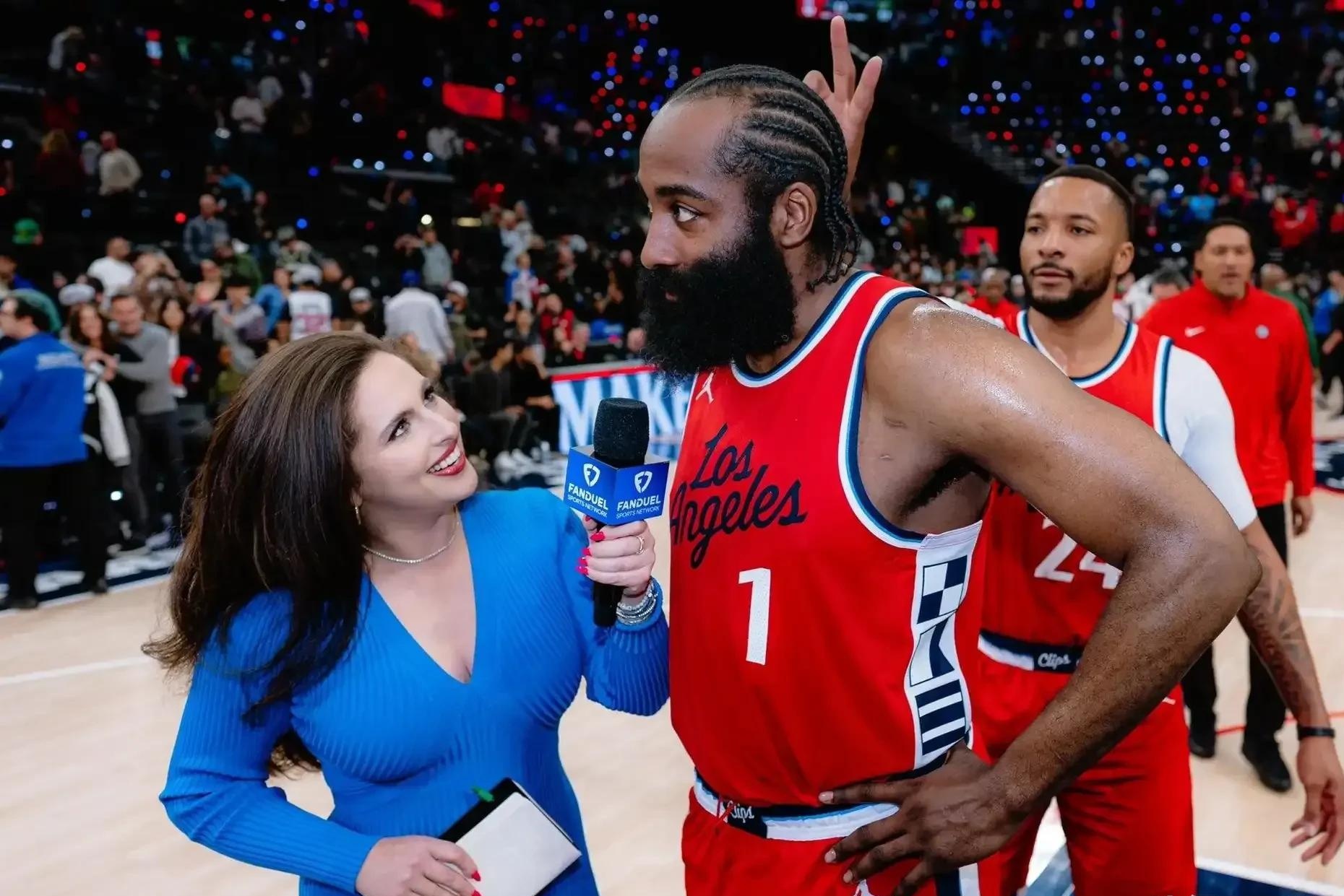 哈登在塞尔维亚队比赛中挺进下一轮，大胜引发热议！