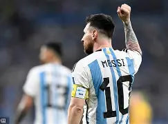 梅西赛点兑现，曼联淘汰那不勒斯晋级四强，主帅激动落泪的简单介绍